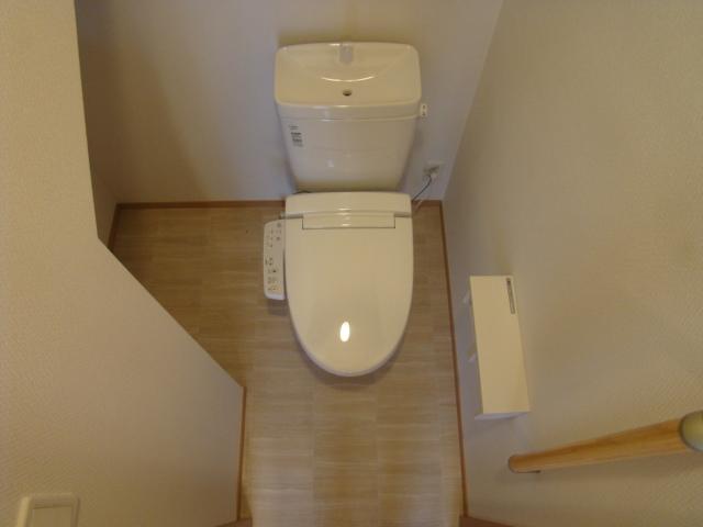 Toilet. Indoor (12 May 2013) Shooting