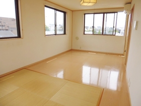 Living and room. There Ryukyu tatami 5.5 Pledge space in Western part