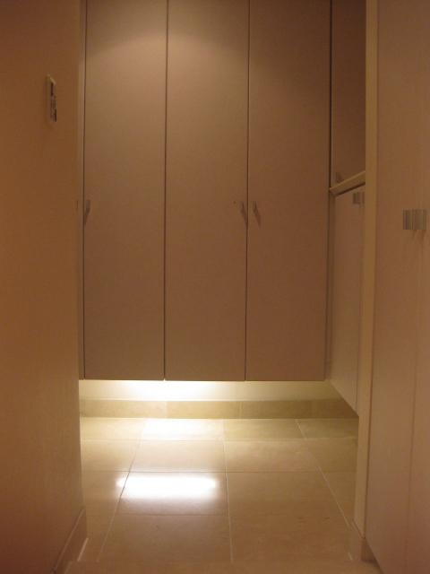 Entrance. Local (11 May 2013) Shooting