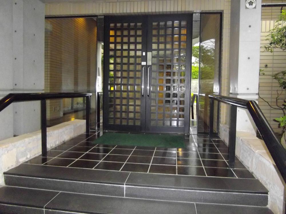 Entrance. Common areas