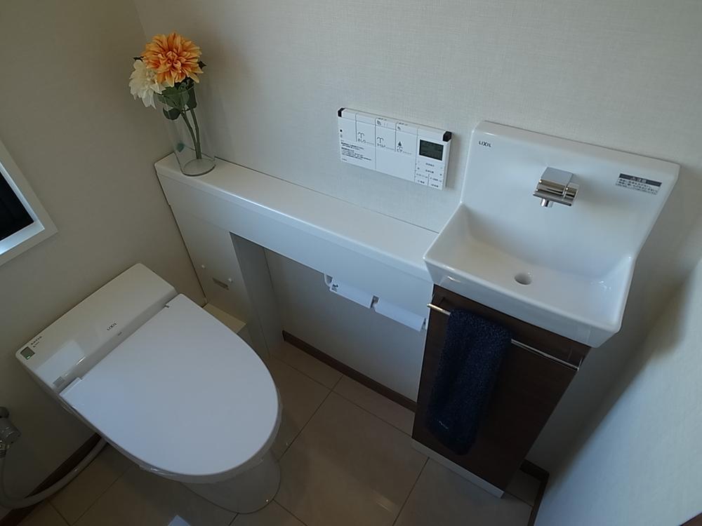 Toilet. Indoor (12 May 2013) Shooting