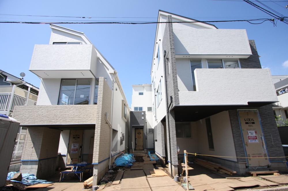 Local appearance photo. It boasts a beautiful appearance, Newly built single-family. It became the final one house