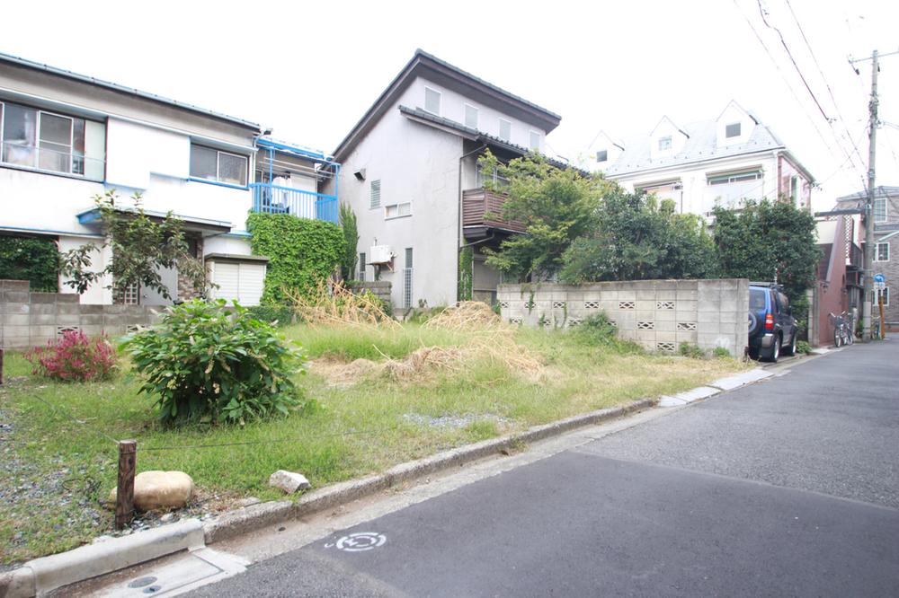 Local land photo. Building coverage 60%, Because of the volume rate of 200%, Also suitable as an apartment building. 