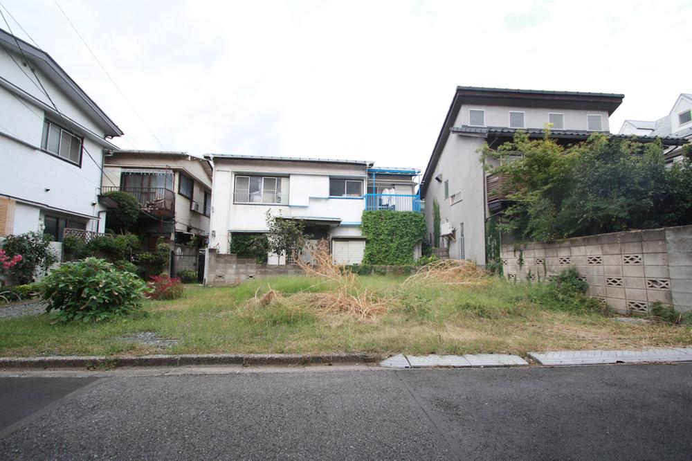 Local land photo. Land sale of Nakano-ku, Nakano 1-chome. Since the building conditions is not attached, You can building your favorite House manufacturer. South road shaping land. There is also a spacious 9.4m frontage. By all means please see once. 