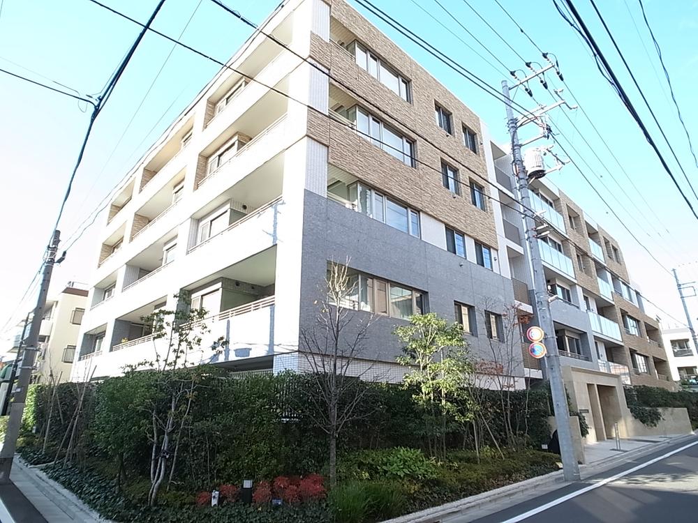 Local appearance photo. Local (12 May 2013) Shooting