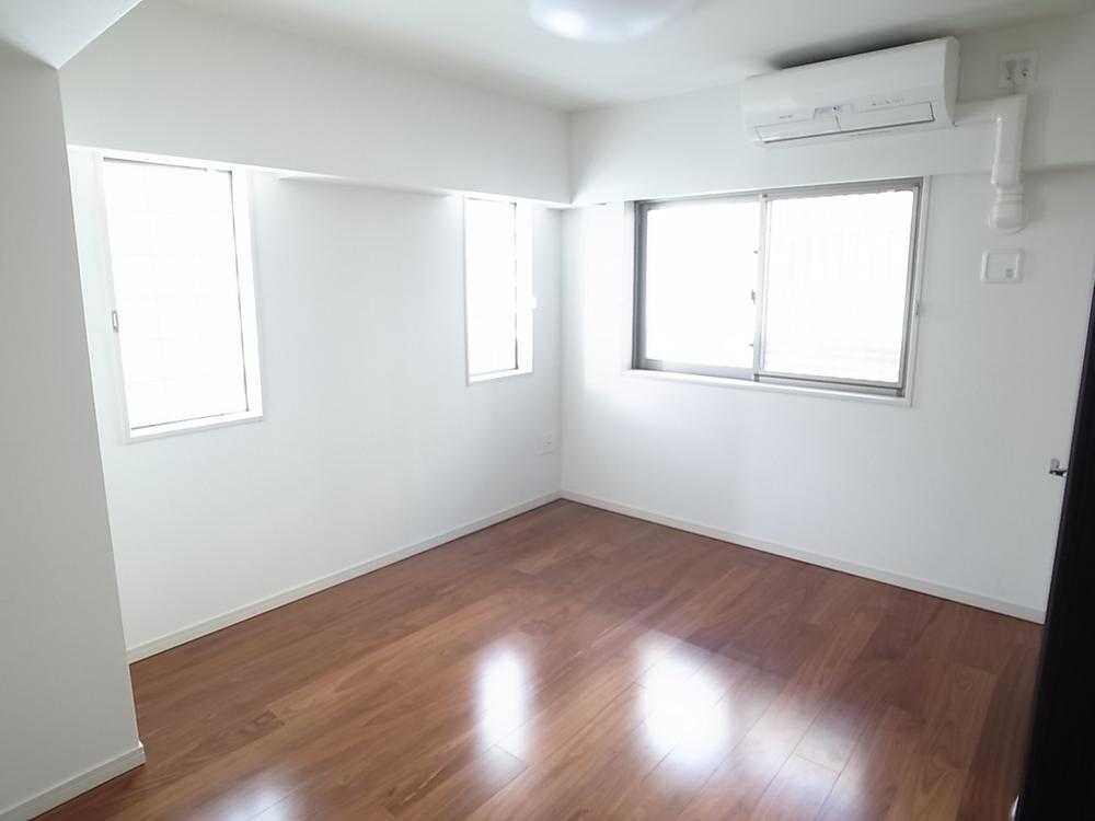 Non-living room. Indoor (12 May 2013) Shooting