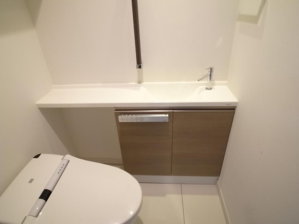 Toilet. Indoor (12 May 2013) Shooting