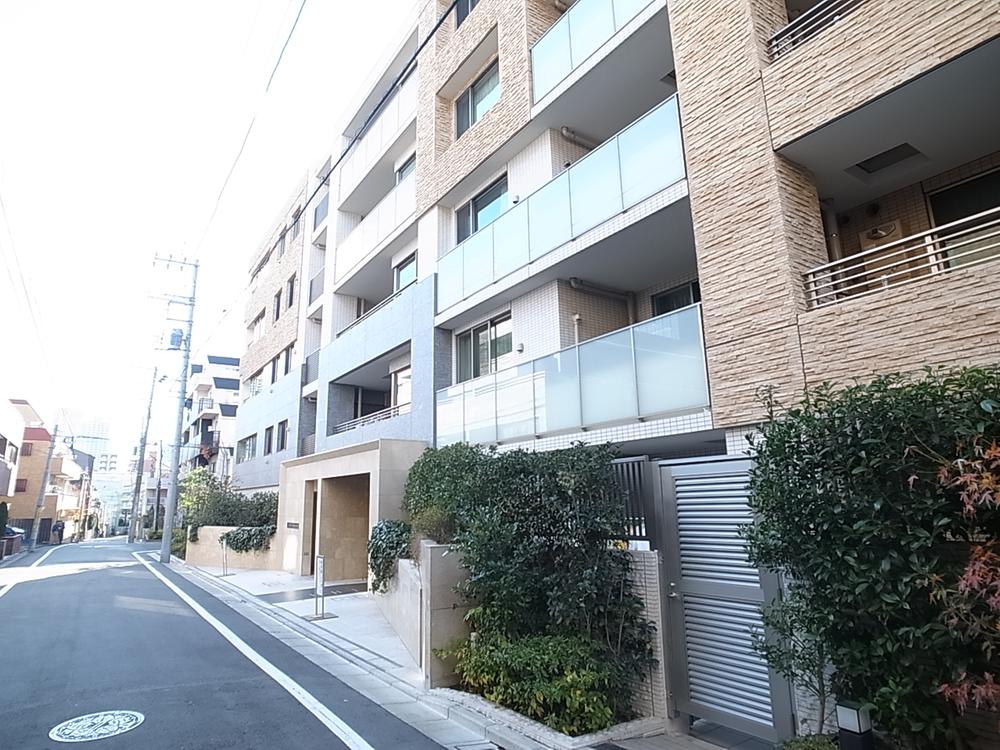 Local appearance photo. Local (12 May 2013) Shooting