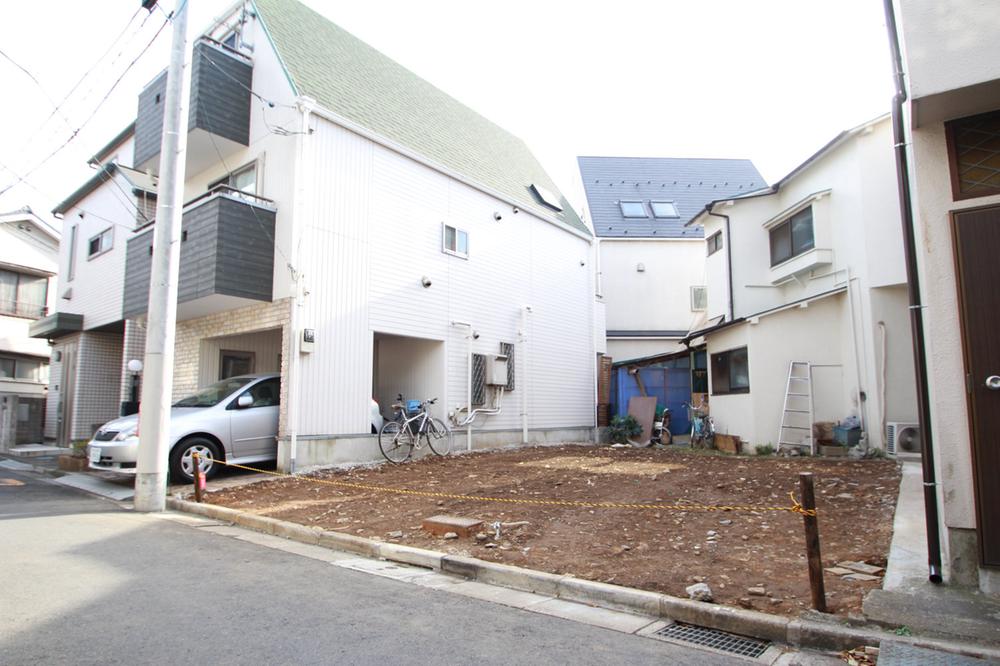Local land photo. Surrounding environment, Green is rich in a quiet residential area.
