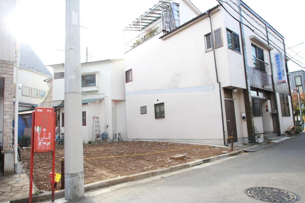 Local land photo. Front road is located in spacious 4.5m. Building coverage 60%, Volume ratio is 150%. 