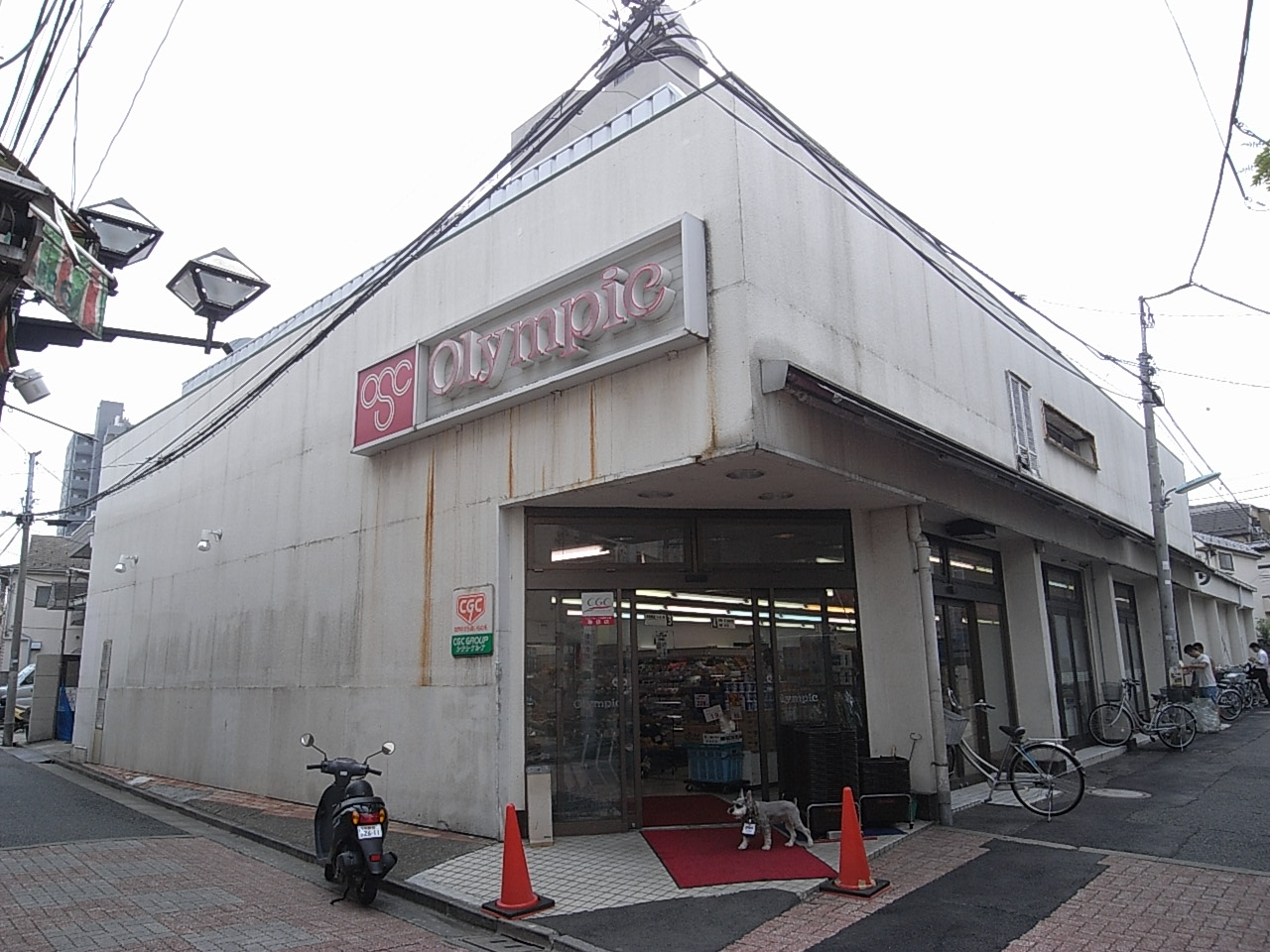 Supermarket. 660m to Olympic Nakano Yayoi Machiten (super)