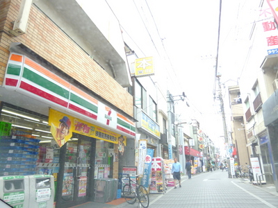 Convenience store. 326m to Seven-Eleven (convenience store)