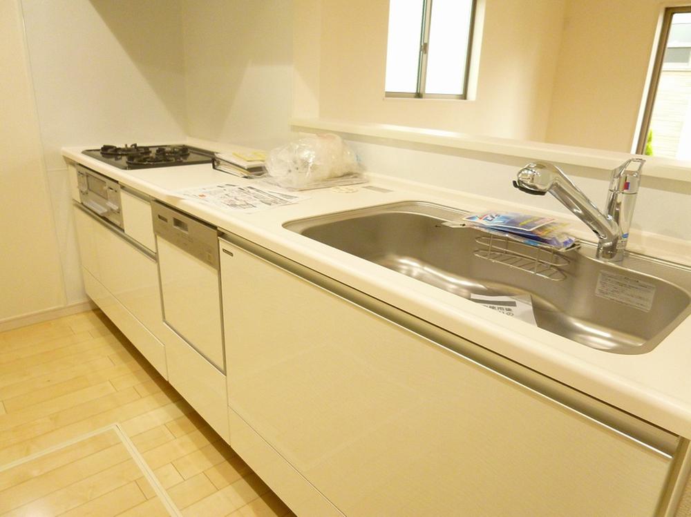 Same specifications photo (kitchen). Seller construction cases _ Kitchen