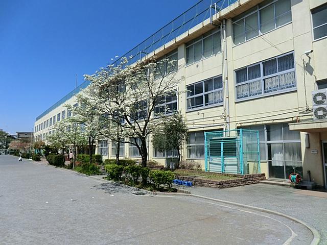 Primary school. Nakano 686m to stand Wakamiya elementary school