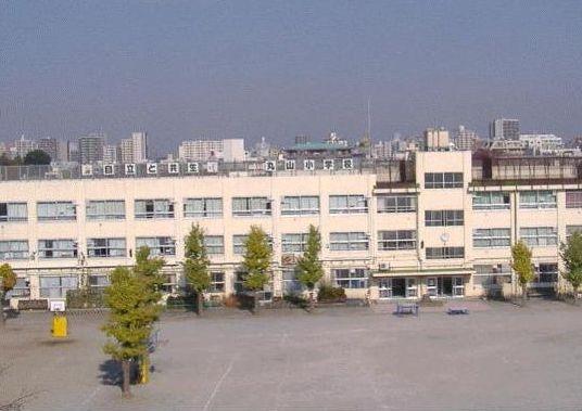 Primary school. Until the municipal Maruyama Elementary School 713m