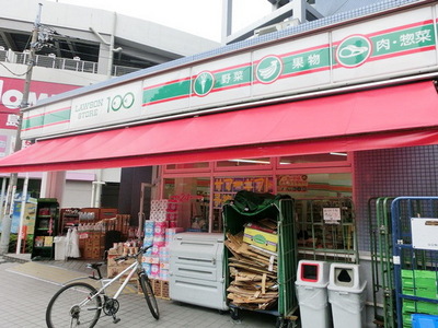 Convenience store. 10m until 1F100 yen shop (convenience store)