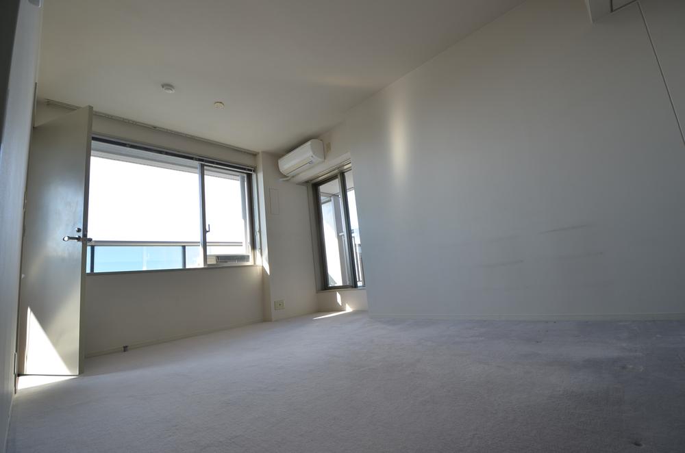 Non-living room. View from the site (January 2014) Shooting