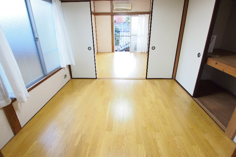 Living and room. We had to change the Japanese-style Western-style! 