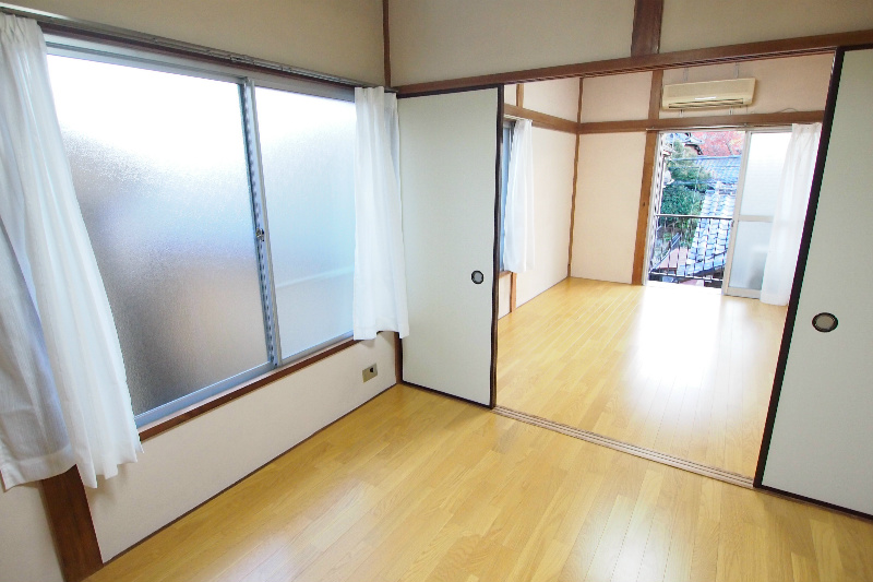 Other room space. Space fresh wind to pass through gently
