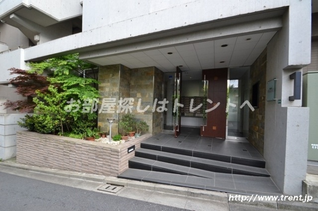 Building appearance. Mansion entrance