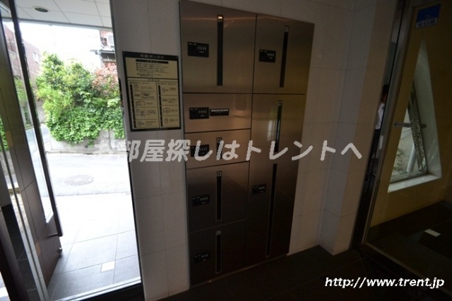 Entrance. There is also a home delivery box ☆ 