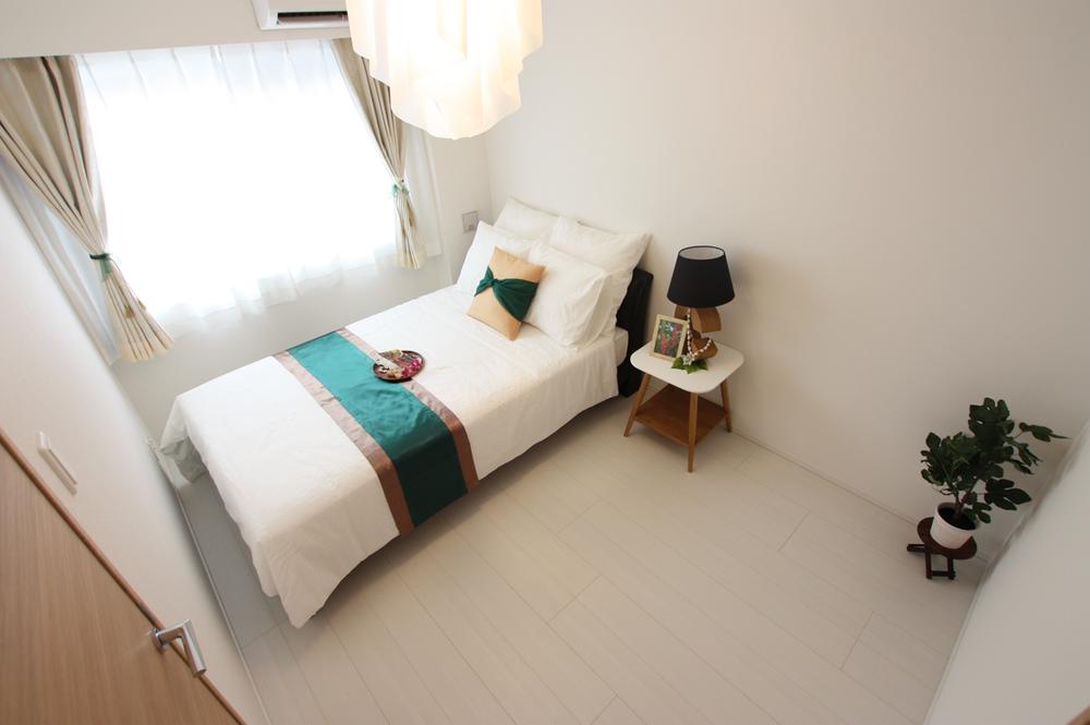 Non-living room. top floor, Facing south. Model room published in