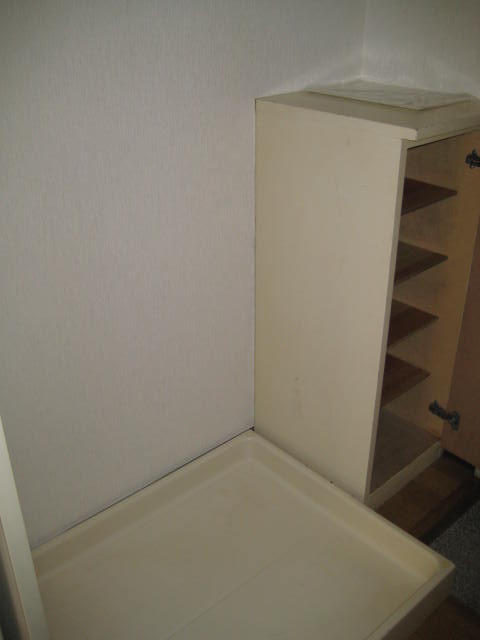 Other Equipment. Laundry Area ・ Shoebox