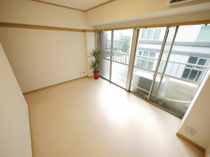 Other room space. Room where there is a feeling of cleanliness, which was based on white