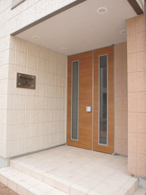 lobby. Auto-lock with entrance of the peace of mind
