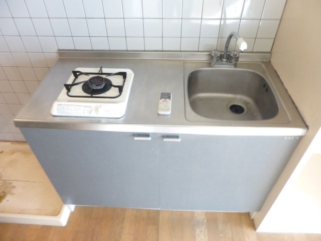 Kitchen. 1 lot gas stoves