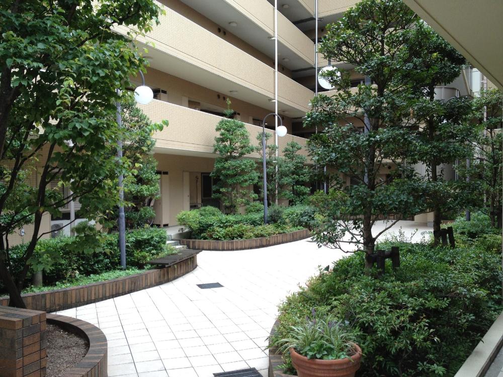 Other common areas. Courtyard (2013 October shooting)