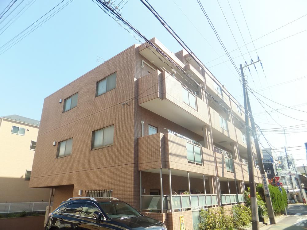 Local appearance photo. Three direction room ・ Per the top floor, Day is good