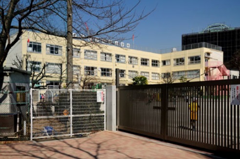 Primary school. Peach Blossom to elementary school (elementary school) 506m