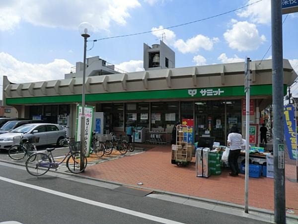 Supermarket. 600m to Summit Gangwon-cho shop