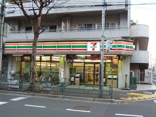 Convenience store. Seven-Eleven (convenience store) to 200m