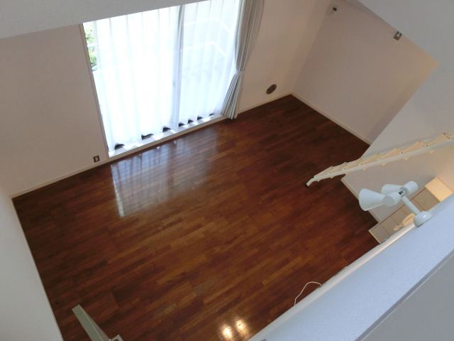 Living and room. Clean flooring