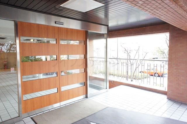 Entrance. Local (December 15, 2013) Shooting