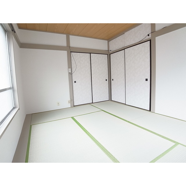 Living and room. Japanese-style room 6 quires Day ventilation good