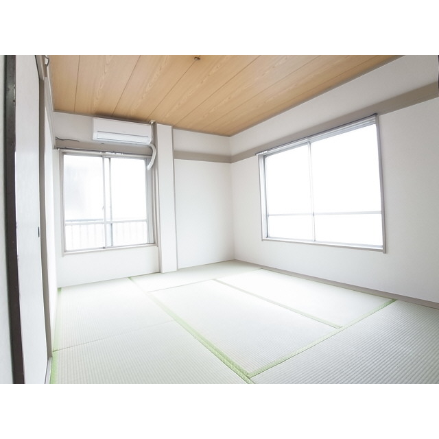 Living and room. Japanese-style room 6 quires Bright two-sided lighting