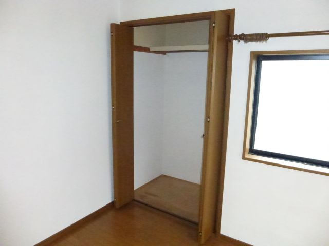 Receipt. Easy-to-use closet type of storage