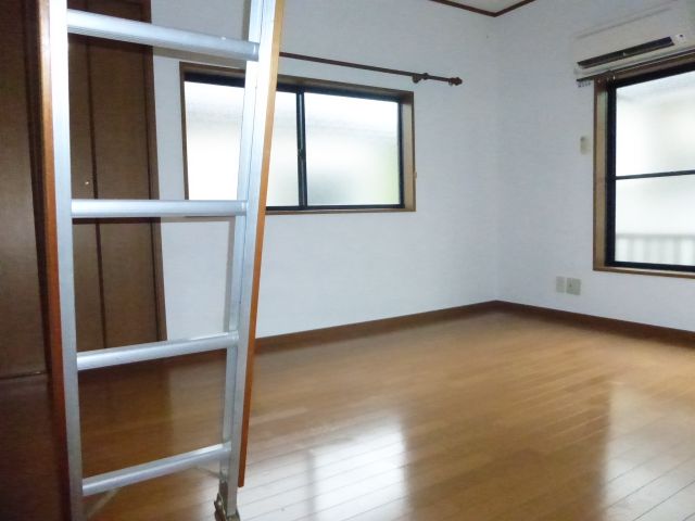 Living and room. Is a two-sided lighting bright rooms