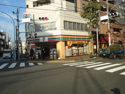 Convenience store. (Convenience store) to 141m