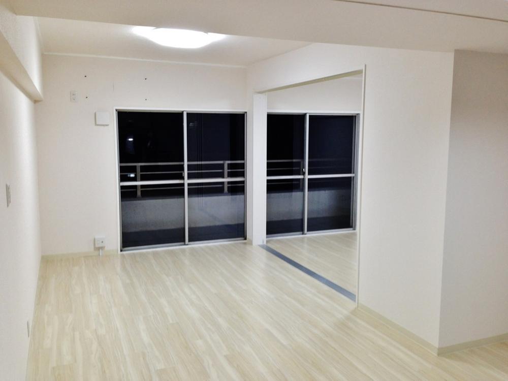 Living. Flooring is a stylish space in re-covered already. Indoor (11 May 2013) Shooting