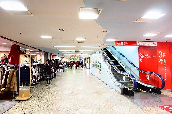 Shopping centre. 160m until Nakano Broadway (shopping center)