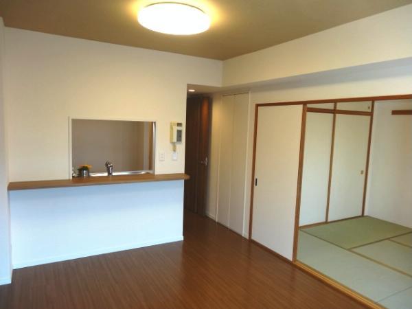 Living. tube  Management  Fee: 17,400 yen / Month repair reserve 5,000 yen / Month