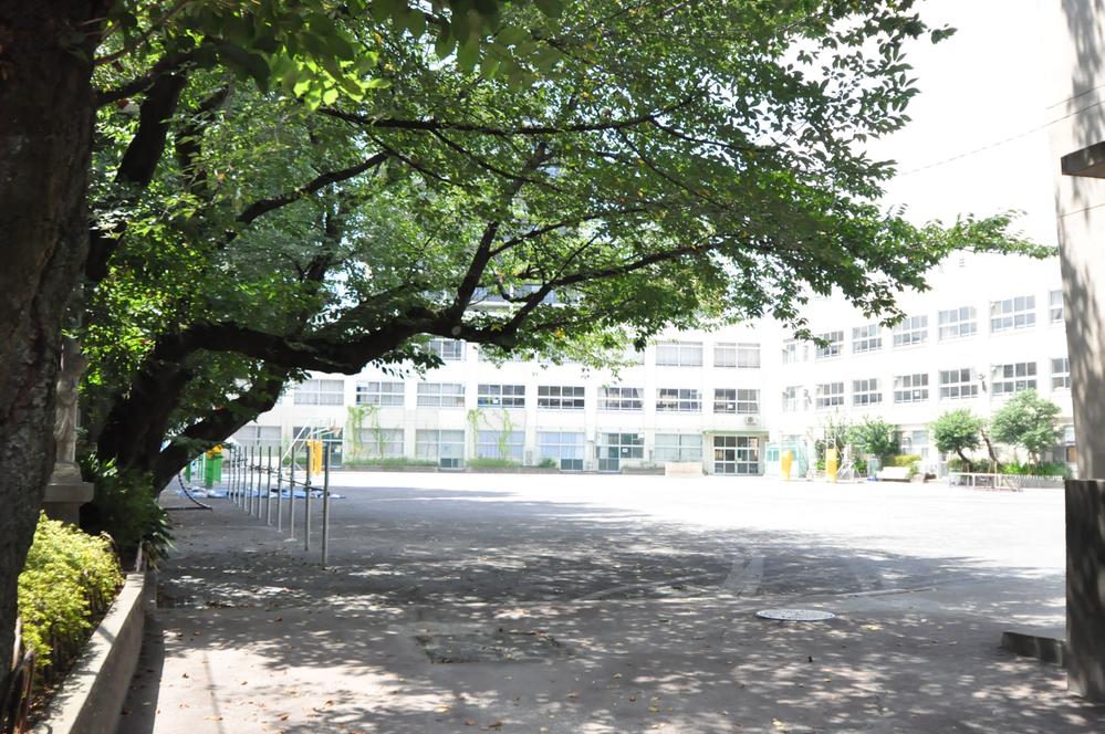 Primary school. 500m to Nakano Shinmei Elementary School