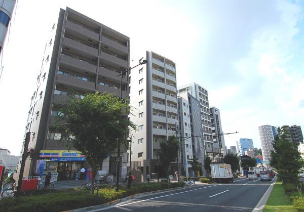 Local appearance photo. School within walking distance