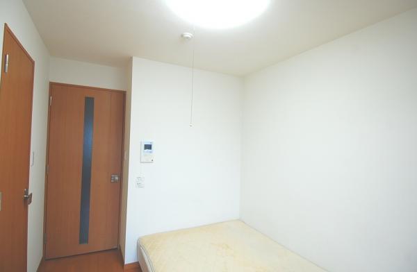 Non-living room. You pets could live