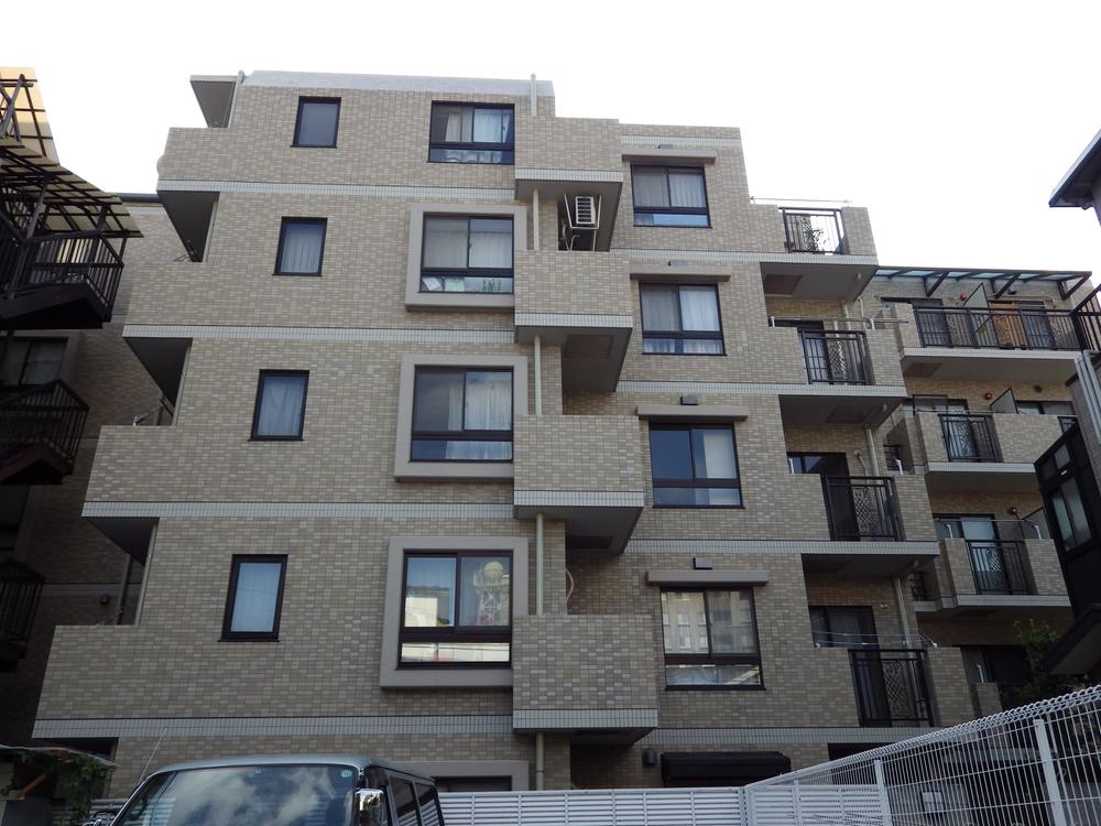 Local appearance photo. Local (07 May 2013) Shooting