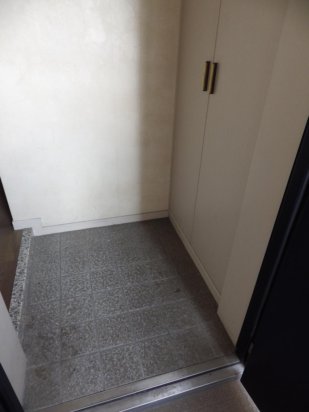 Entrance. Entrance Storage (08 May 2013) Shooting